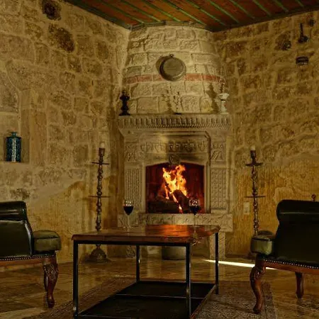 Ξενοδοχείο Taru Cave 5*