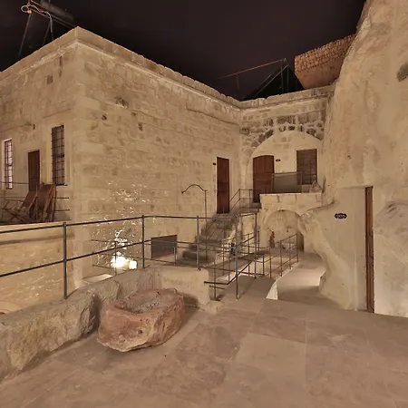Taru Cave Hotel 5*