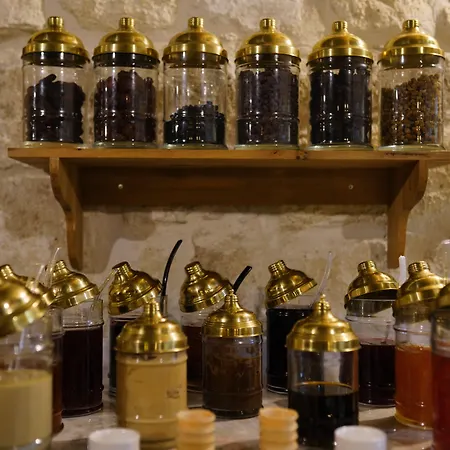 Ξενοδοχείο Taru Cave 5*