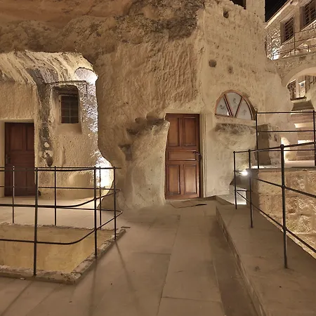 Hotel Taru Cave 5*