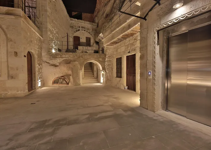 Taru Cave אורגופ